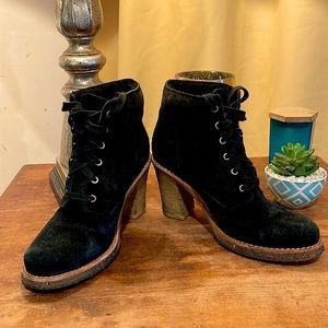 UGGS BLACK SUEDE BOOTIES SIZE 7.5